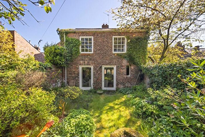 4 Bedroom Link Detached House For Sale In Hallgarth Street, Durham, DH1