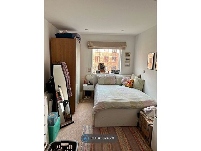 2 Bedroom Flat To Rent In Dunn Street, London, E8