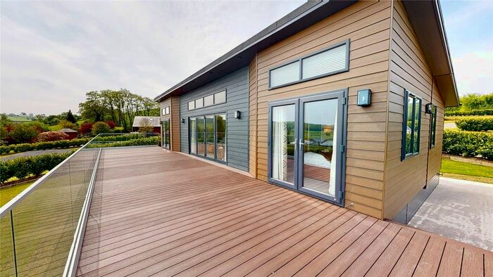 2 Bedroom Mobile/park Home For Sale In Plas Dyffryn Trannon Lodge Park, Trefeglwys, Caersws, Powys, SY17