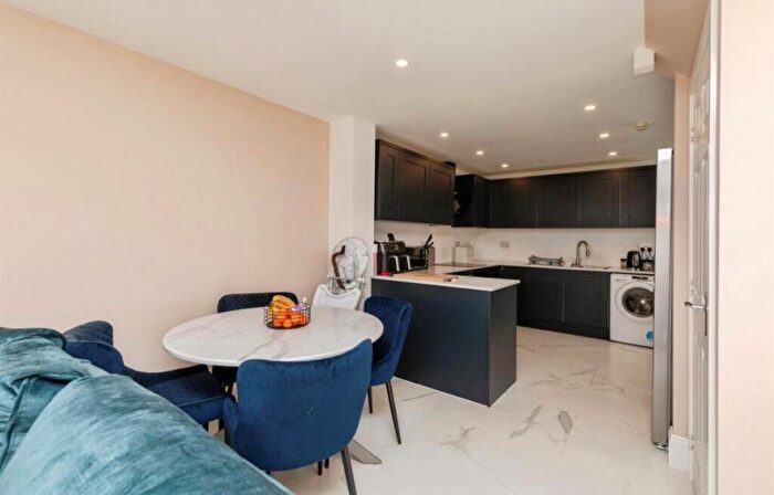 4 Bedroom End Of Terrace House For Sale In Honeysuckle Road, Emersons Green, Bristol, BS16