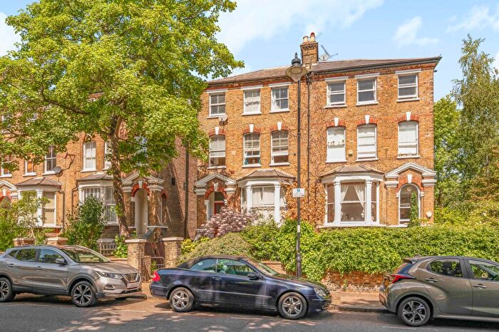 1 Bedroom Maisonette For Sale In Hartham Road, Islington, N7