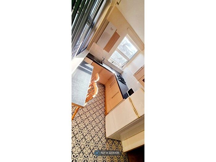 1 Bedroom Flat To Rent In Laisteridge Lane, Bradford, BD7