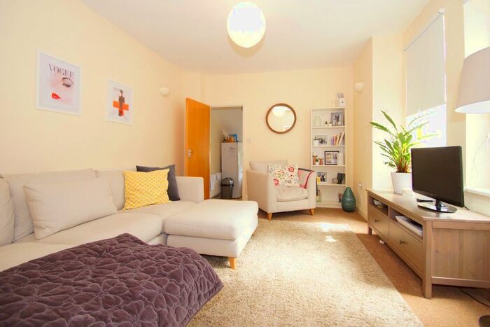 2 Bedroom Flat To Rent In Coverton Road, London, SW17