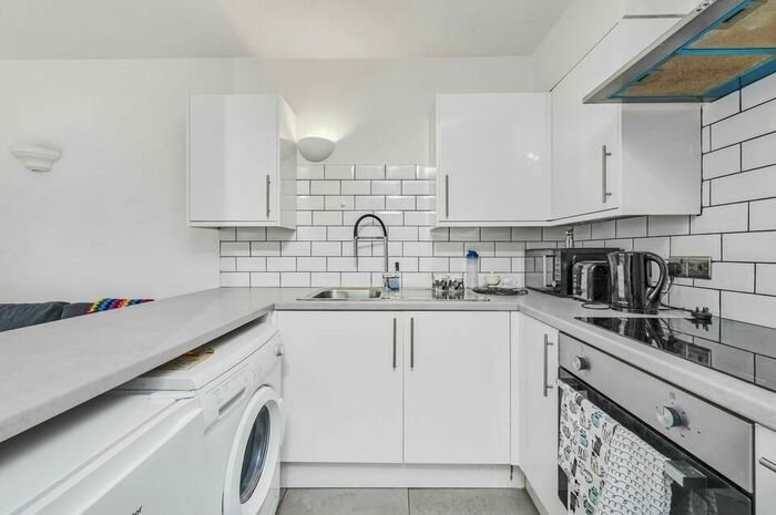 1 Bedroom Flat To Rent In St. Benedicts Close, London, SW17