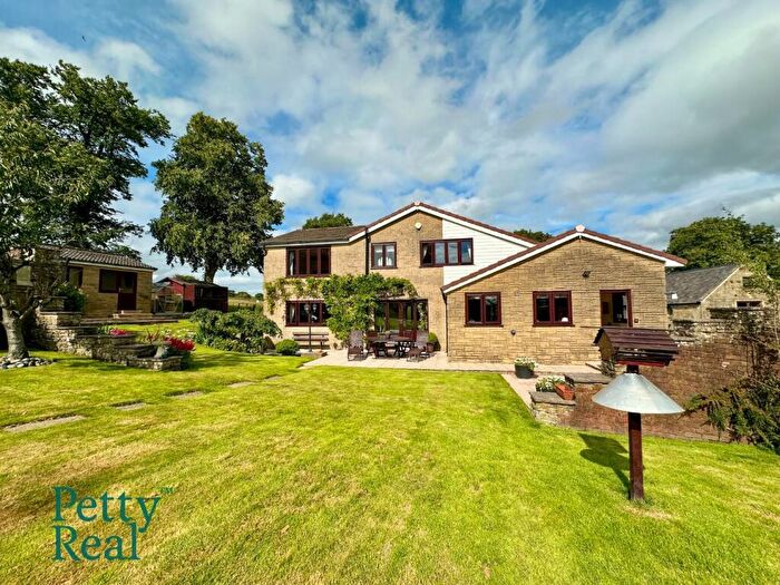 4 Bedroom Detached House For Sale In Appleby Drive, Barrowford, BB9