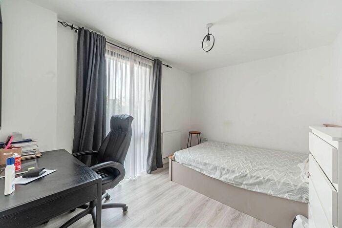 3 Bedroom Flat To Rent In High Street, Harrow, HA3