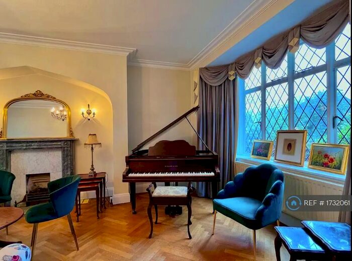 4 Bedroom Detached House To Rent In Coombe Rise, Kingston Upon Thames, KT2