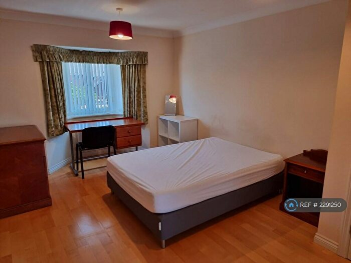 5 Bedroom Semi-Detached House To Rent In Baxendale Road, Chichester, PO19