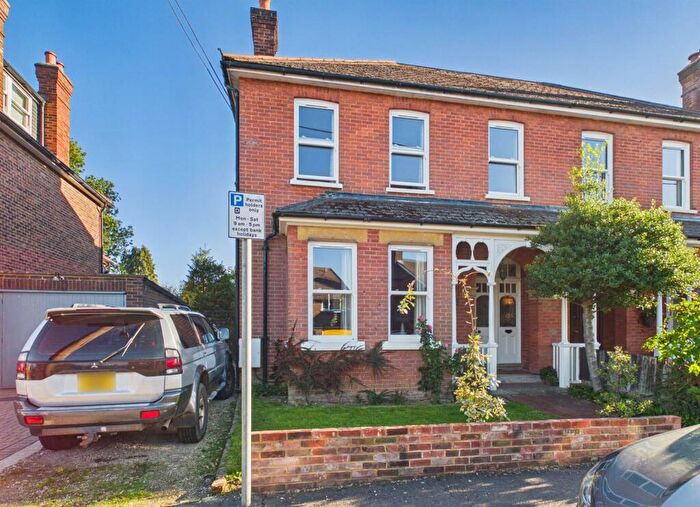 5 Bedroom Semi-Detached House For Sale In Malthouse Road, Southgate, RH10