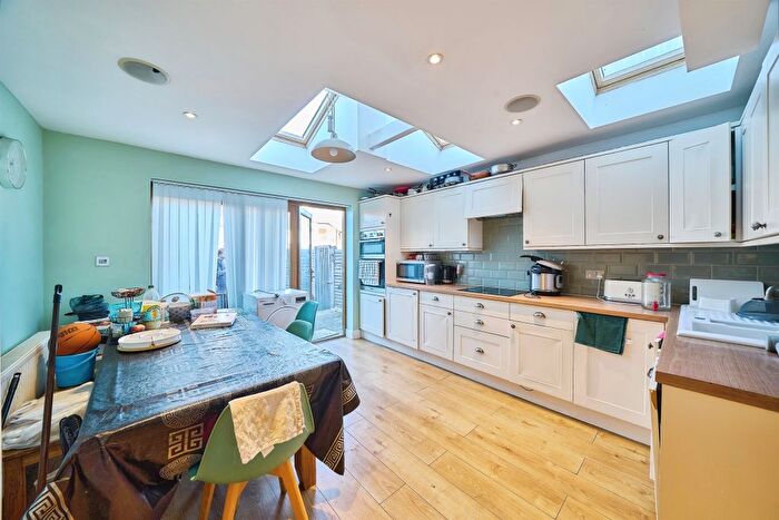 3 Bedroom End Of Terrace House For Sale In Harwoods Road, Watford, WD18