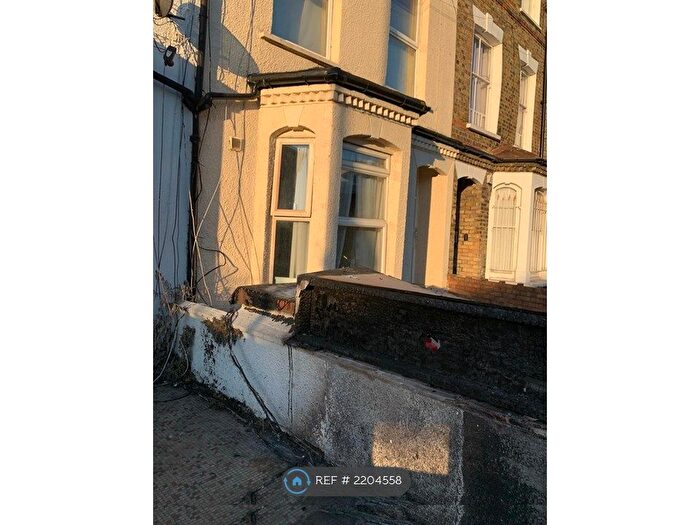 Studio To Rent In Hertslet Road, London, N7