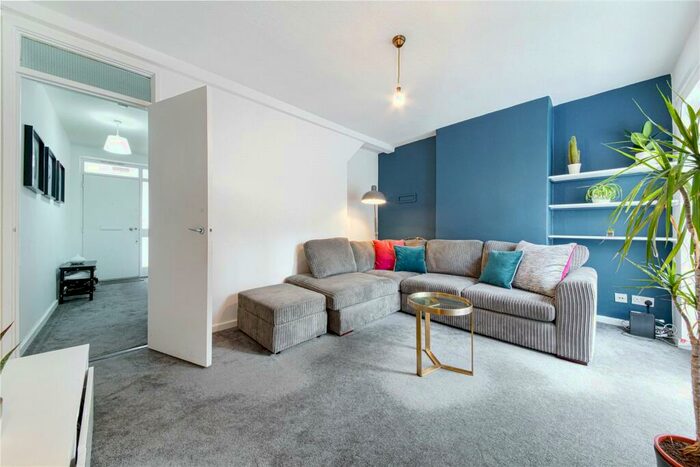 2 Bedroom Apartment To Rent In Treaty Street, Kings Cross, N1