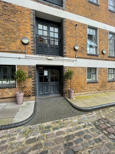 1 Bedroom Apartment To Rent In Avon Court, Clyde Square, Mile End, Burdett, Westferry, Canary Wharf, London, E14