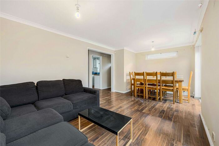 3 Bedroom Detached House To Rent In Clarence Avenue, London, SW4