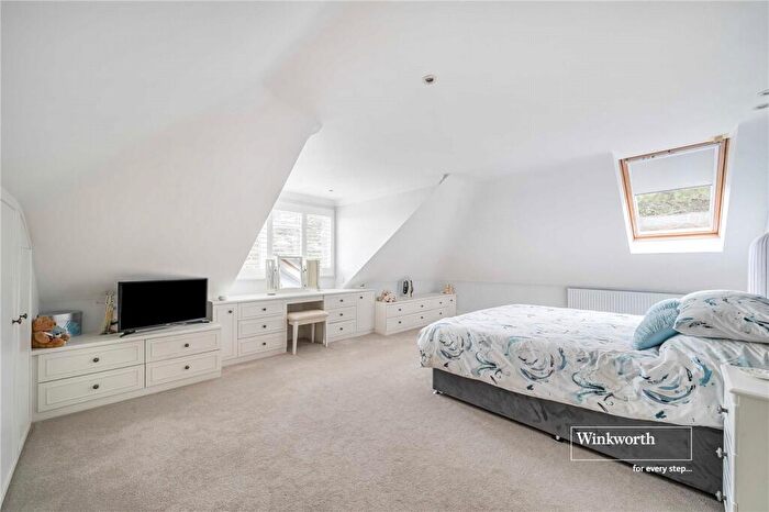 5 Bedroom Detached House For Sale In Glen Close, Barton On Sea, New Milton, Hampshire, BH25