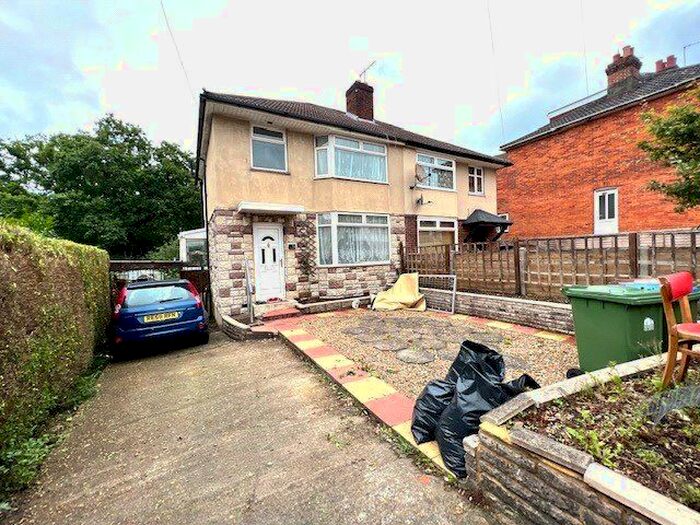 3 Bedroom Semi-Detached House To Rent In Winchester Road, Southampton, Hampshire, SO16