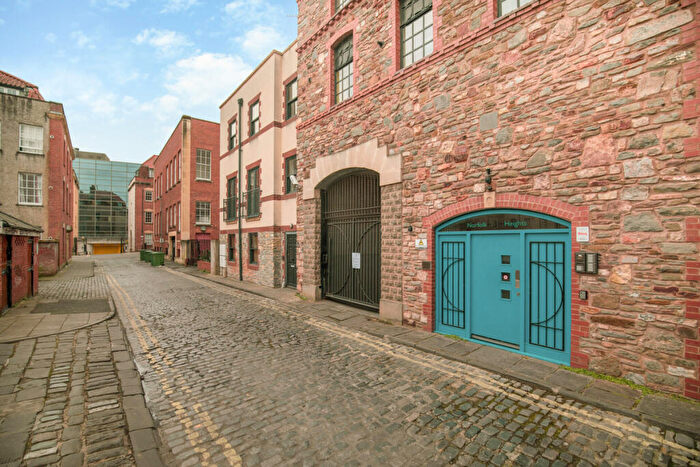 4 Bedroom Apartment For Sale In Norfolk Avenue, Bristol, BS2