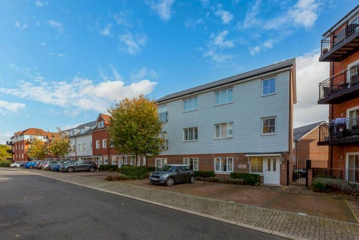 2 Bedroom Flat To Rent In Eden Road, Dunton Green, Sevenoaks, TN14