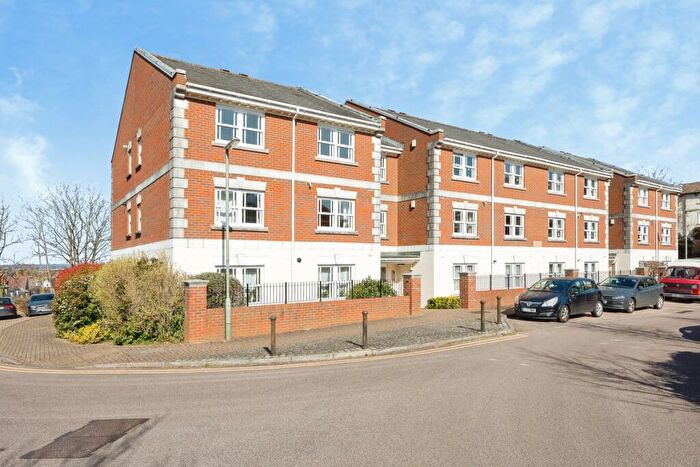 1 Bedroom Flat For Sale In St. Lukes Square, Guildford, Surrey, GU1
