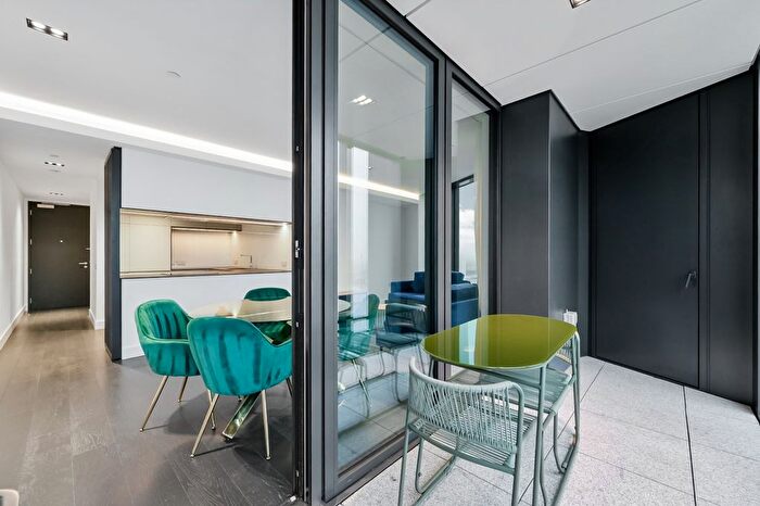 2 Bedroom Flat To Rent In Amory Tower, Marsh Wall, E14