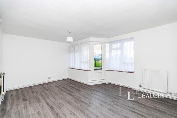2 Bedroom Flat To Rent In Wharncliffe Road, Southampton, Hampshire, SO19
