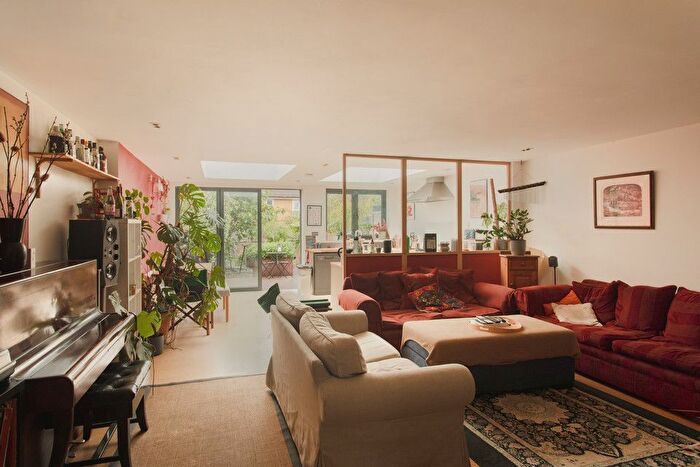 3 Bedroom Terraced House For Sale In Kirkwood Road, Nunhead, SE15
