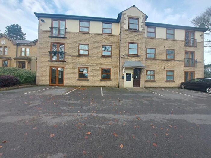 1 Bedroom Flat For Sale In Apartment Westwood Hall, Peregrine Way, Bradford, West Yorkshire, BD6