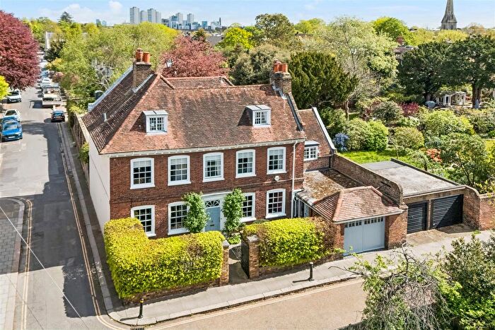 7 Bedroom Detached House For Sale In Upper Butts, TW8
