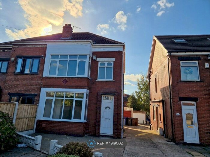 3 Bedroom Semi-Detached House To Rent In Rotherham Road, Barnsley, S71