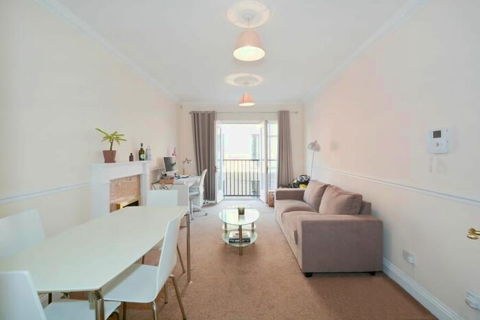 2 Bedroom Flat To Rent In Leathermarket Court, London, SE1