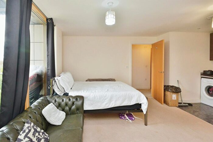 1 Bedroom Apartment For Sale In South Row, Milton Keynes, MK9