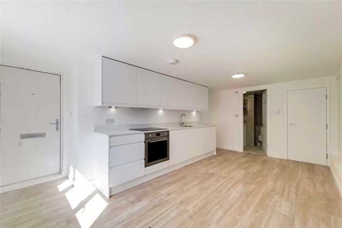 Studio To Rent In Finchley Road, London, NW11