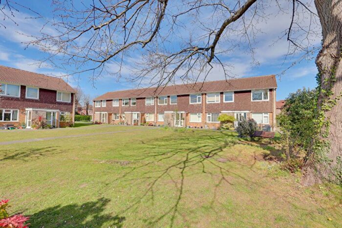 2 Bedroom Maisonette For Sale In Avon Court, Netley Abbey, SO31
