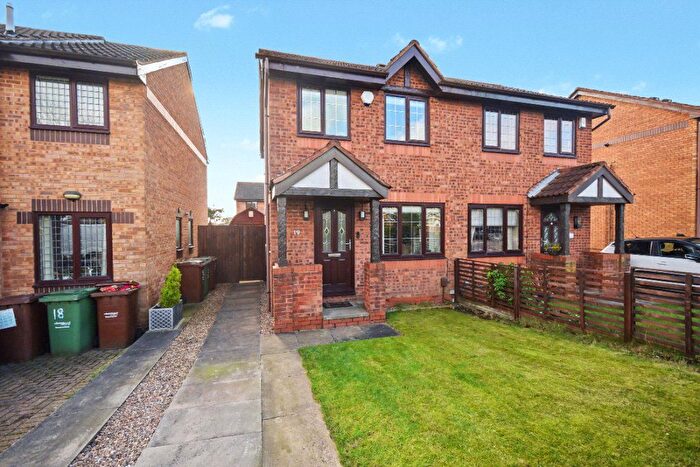 2 Bedroom Semi Detached House For Sale In Holme Field, Ossett, West Yorkshire, WF5