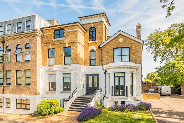 2 Bedroom Flat For Sale In Hampton Road, Teddington, TW11