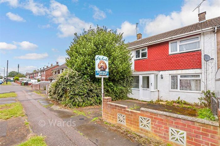 3 Bedroom Terraced House For Sale In Selby Road, Maidstone, Kent, ME15