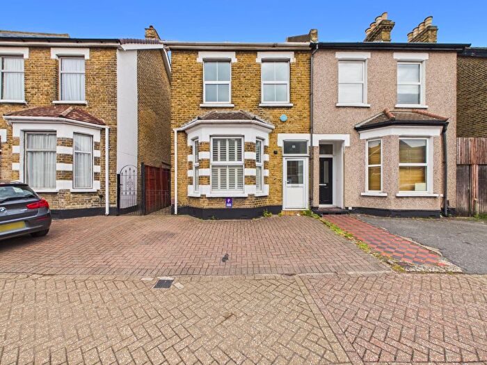 3 Bedroom Semi-detached House For Sale In Bromley, Kent, BR1
