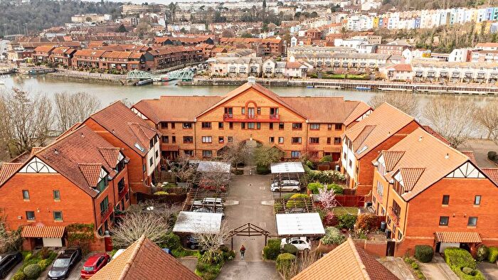 2 Bedroom Maisonette For Sale In Westbrooke Court, Cumberland Close, Bristol, BS1