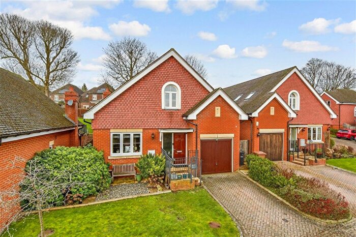 3 Bedroom Detached House For Sale In Bankside, Epsom, Surrey, KT17