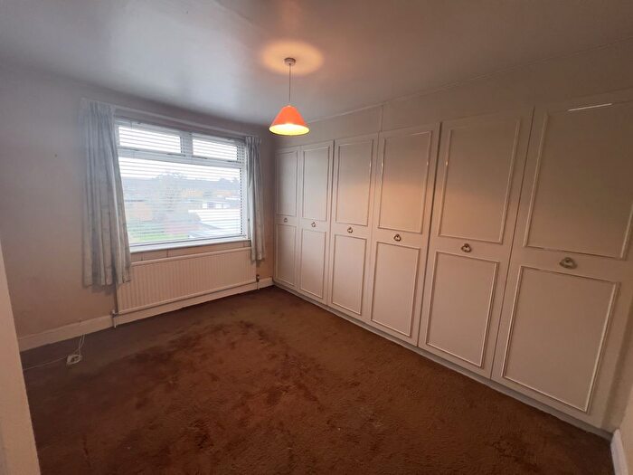 4 Bedroom Semi-Detached House To Rent In Hogarth Gardens, Hounslow, TW5