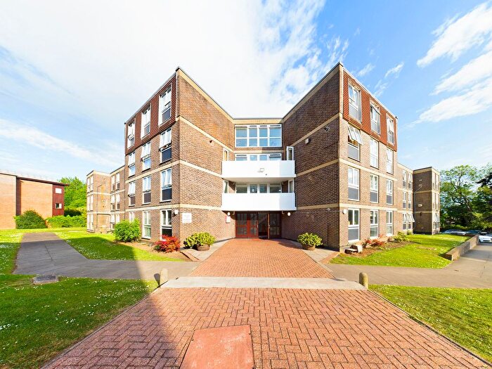 4 Bedroom Flat To Rent In Rusper Close, Stanmore, HA7