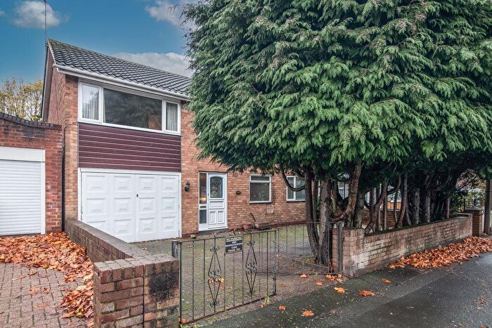 3 Bedroom Detached House For Sale In Hydes Road, West Bromwich, B71