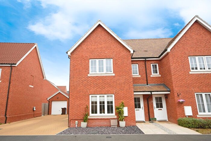 3 Bedroom Semi-Detached House For Sale In Foxglove Avenue, Chelmsford, CM1