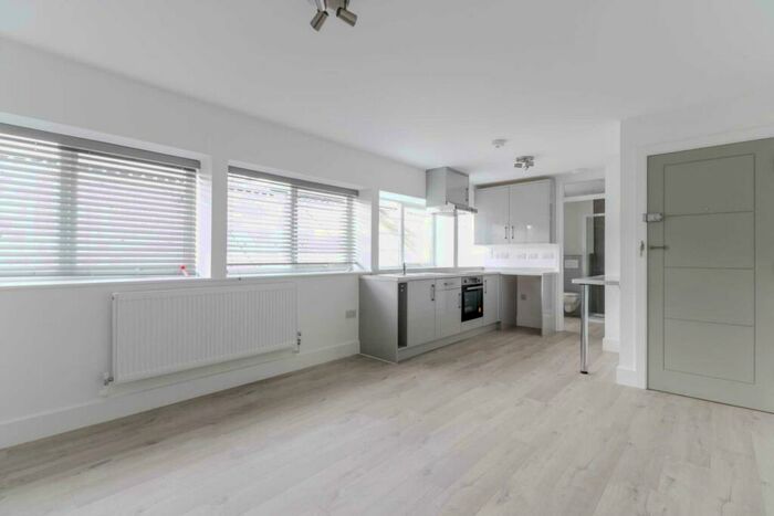 1 Bedroom Apartment To Rent In Bridge Road East, Welwyn Garden City, AL7