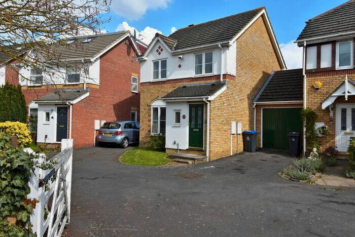 3 Bedroom Detached House To Rent In Tangmere Grove, Kingston Upon Thames, KT2
