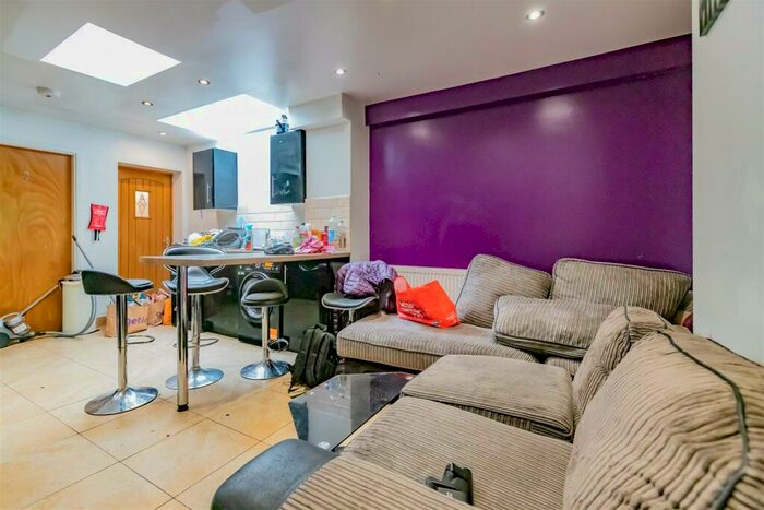 6 Bedroom House To Rent In Hubert Road, Birmingham, B29