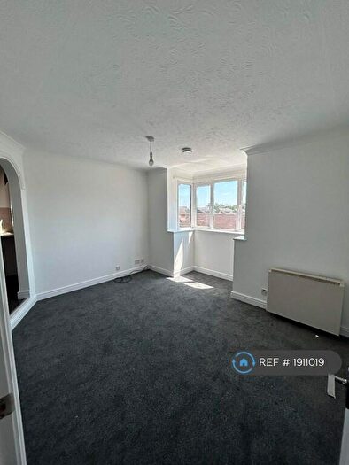 2 Bedroom Flat To Rent In Chapel Close, Clowne, Chesterfield, S43