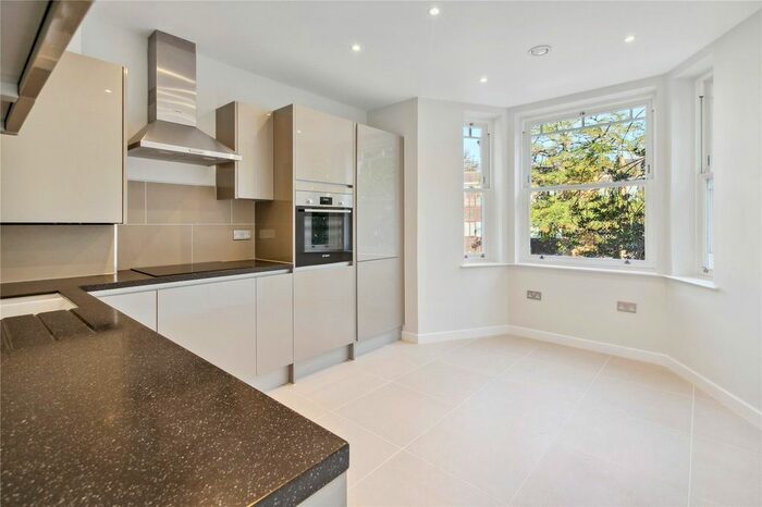 2 Bedroom Flat To Rent In Sutton Court Road, London, W4