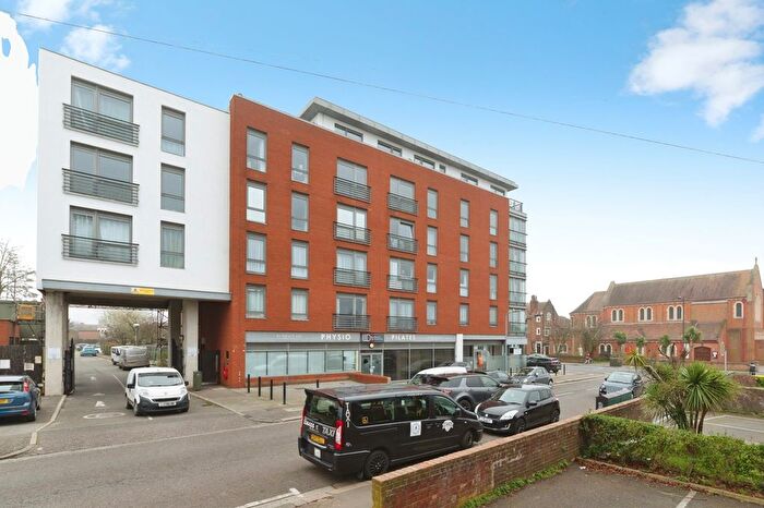 2 Bedroom Flat For Sale In Southchurch Road, Southend-On-Sea, Essex, SS1