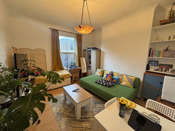 1 Bedroom Flat To Rent In Lime Hill Road, Tunbridge Wells, Kent, TN1